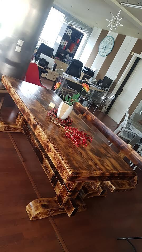 ΤΡΑΠΕΖΙ ΜΟΝΑΣΤΗΡΙΑΚΟ